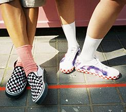 VANS 携手 THE MUSEUM VISITOR 发布首次联名鞋服系列