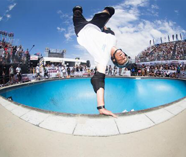 VANS 职业公园滑板赛与滑板传奇 TONY HAWK 正式成为全球直播合作伙伴