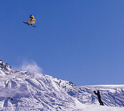 VANS SNOW 联手 ARTHUR LONGO 呈现全新滑雪影片 “ELLES”