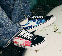 Vans 与 A BATHING APE® 携手推出 Vans × BAPE® 联名系列