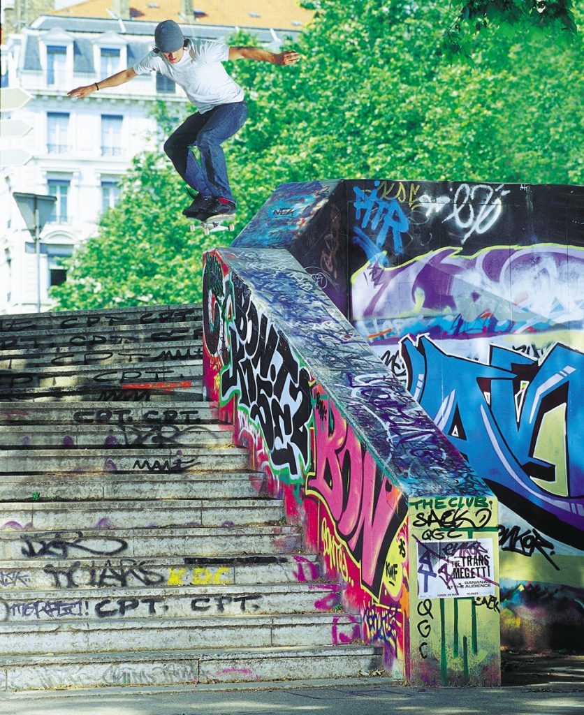 ho16_proskate_proclassics_rowley_graffiti_stairs